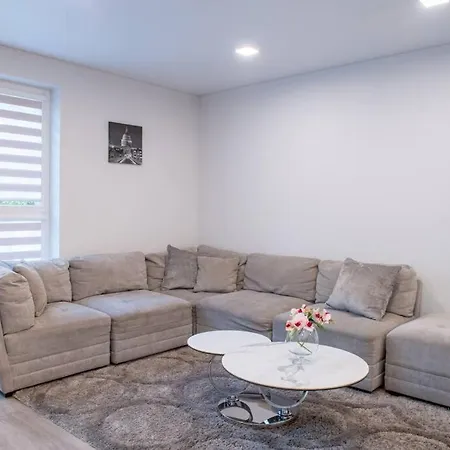 Апартаменты Luxurious Oak Park By Polo *